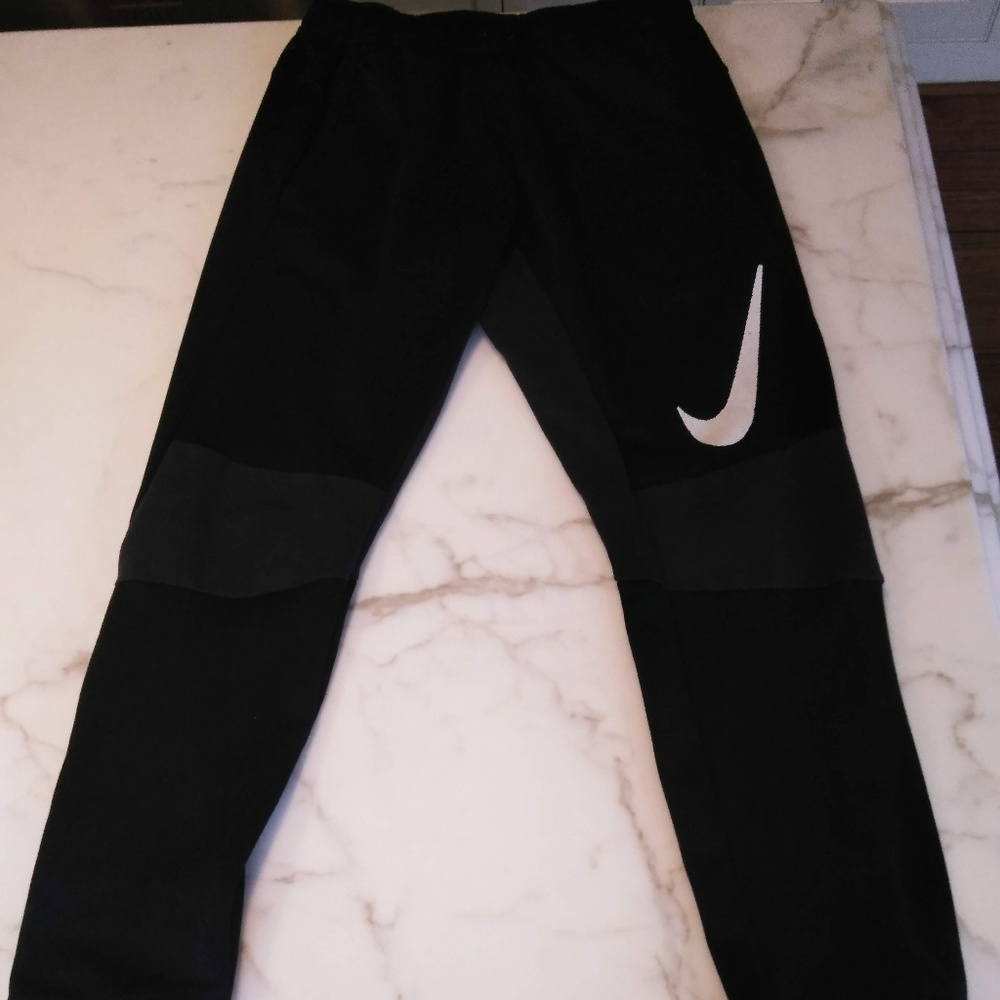 Nike Dri-Fit Tech Modern Jogger Medium